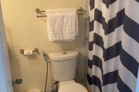 Condo in Palm Beach, Florida  № 2013254 - photo 15