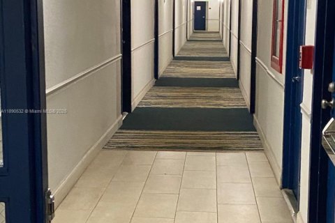 Condo in Palm Beach, Florida  № 2013254 - photo 18