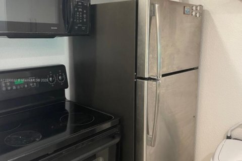 Condo in Palm Beach, Florida  № 2013254 - photo 11