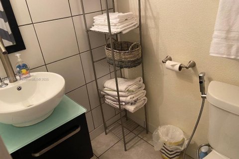 Condo in Palm Beach, Florida  № 2013254 - photo 16