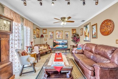 Townhouse in Hialeah, Florida 3 bedrooms, 146.97 sq.m. № 1850623 - photo 9