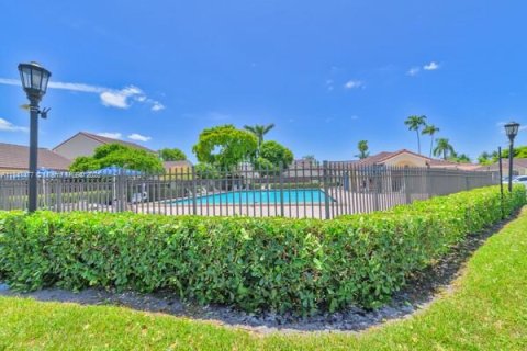 Townhouse in Hialeah, Florida 3 bedrooms, 146.97 sq.m. № 1850623 - photo 26