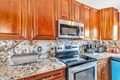 Townhouse in Hialeah, Florida 3 bedrooms, 146.97 sq.m. № 1850623 - photo 3
