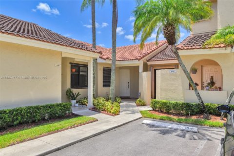 Townhouse in Hialeah, Florida 3 bedrooms, 146.97 sq.m. № 1850623 - photo 1