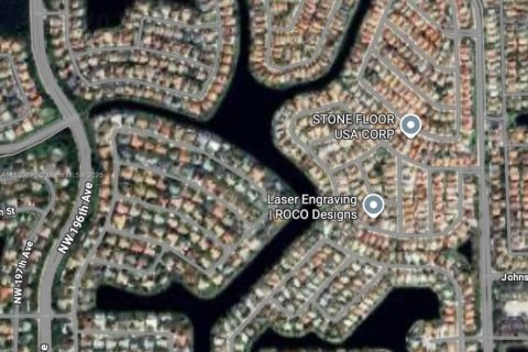 Снять в аренду виллу или дом в Пемброк-Пайнс, Флорида 4 спальни, 206.61м2, № 1924836 - фото 2