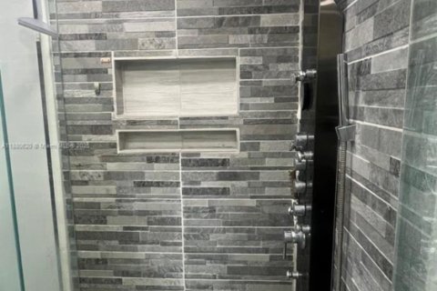 Снять в аренду виллу или дом в Пемброк-Пайнс, Флорида 4 спальни, 206.61м2, № 1924836 - фото 26