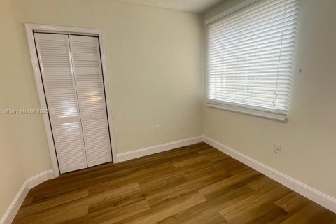 Снять в аренду виллу или дом в Пемброк-Пайнс, Флорида 4 спальни, 206.61м2, № 1924836 - фото 30