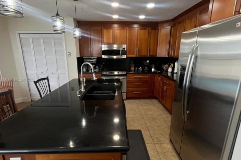 Снять в аренду виллу или дом в Пемброк-Пайнс, Флорида 4 спальни, 206.61м2, № 1924836 - фото 10