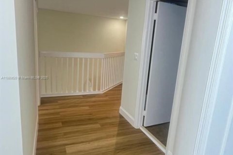 Снять в аренду виллу или дом в Пемброк-Пайнс, Флорида 4 спальни, 206.61м2, № 1924836 - фото 21