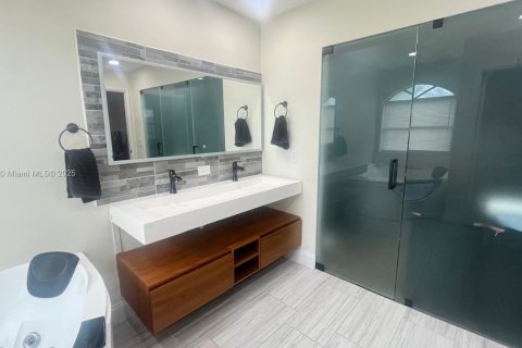 Снять в аренду виллу или дом в Пемброк-Пайнс, Флорида 4 спальни, 206.61м2, № 1924836 - фото 24