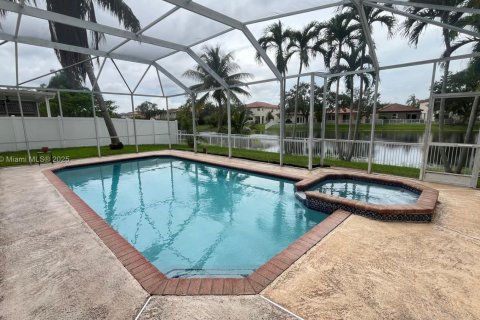 Снять в аренду виллу или дом в Пемброк-Пайнс, Флорида 4 спальни, 206.61м2, № 1924836 - фото 15