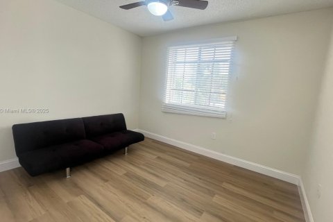 Снять в аренду виллу или дом в Пемброк-Пайнс, Флорида 4 спальни, 206.61м2, № 1924836 - фото 29