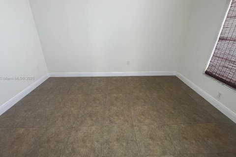 Снять в аренду виллу или дом в Пемброк-Пайнс, Флорида 4 спальни, 206.61м2, № 1924836 - фото 6