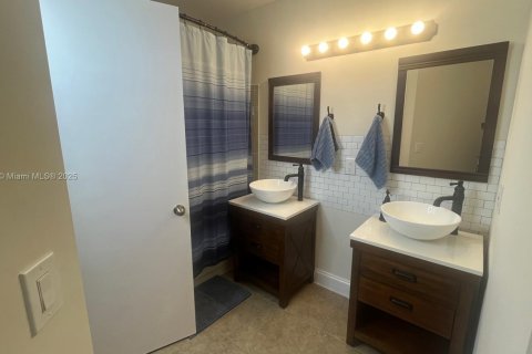 Снять в аренду виллу или дом в Пемброк-Пайнс, Флорида 4 спальни, 206.61м2, № 1924836 - фото 25