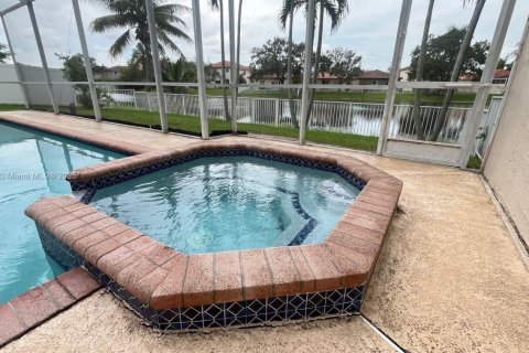 Снять в аренду виллу или дом в Пемброк-Пайнс, Флорида 4 спальни, 206.61м2, № 1924836 - фото 16