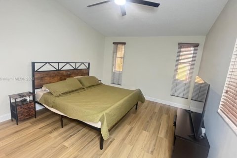 Снять в аренду виллу или дом в Пемброк-Пайнс, Флорида 4 спальни, 206.61м2, № 1924836 - фото 23