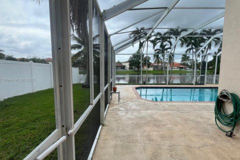 Снять в аренду виллу или дом в Пемброк-Пайнс, Флорида 4 спальни, 206.61м2, № 1924836 - фото 18