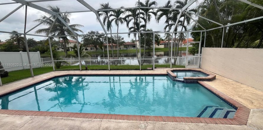 Дом в Пемброк-Пайнс, Флорида 4 спальни, 206.61м2 № 1924836