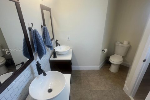 Снять в аренду виллу или дом в Пемброк-Пайнс, Флорида 4 спальни, 206.61м2, № 1924836 - фото 27