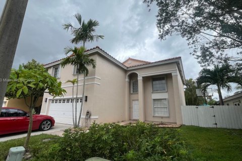 Снять в аренду виллу или дом в Пемброк-Пайнс, Флорида 4 спальни, 206.61м2, № 1924836 - фото 3