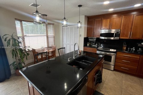 Снять в аренду виллу или дом в Пемброк-Пайнс, Флорида 4 спальни, 206.61м2, № 1924836 - фото 9