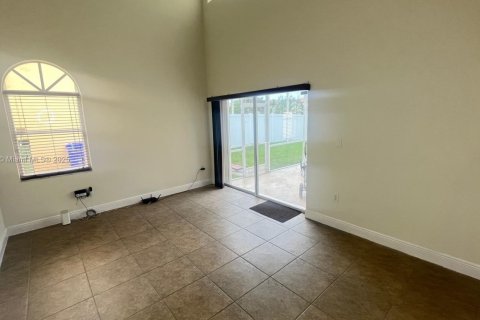 Снять в аренду виллу или дом в Пемброк-Пайнс, Флорида 4 спальни, 206.61м2, № 1924836 - фото 7