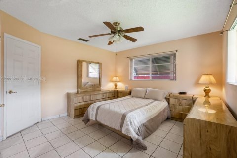 House in Miami, Florida 3 bedrooms, 150.32 sq.m. № 2066272 - photo 19