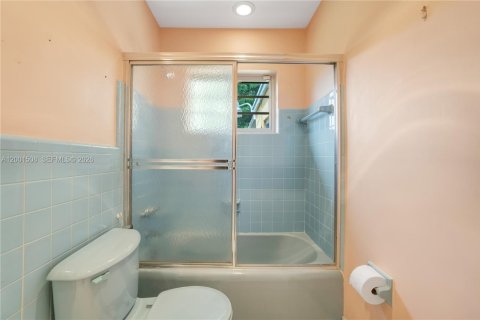 House in Miami, Florida 3 bedrooms, 150.32 sq.m. № 2066272 - photo 27