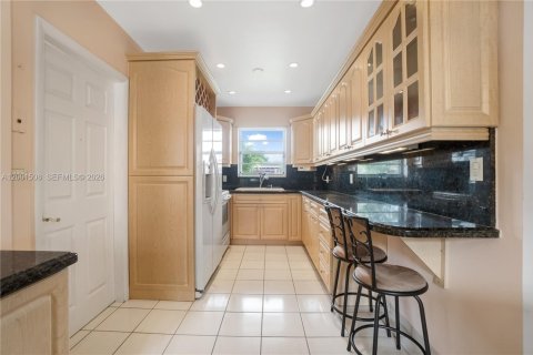 House in Miami, Florida 3 bedrooms, 150.32 sq.m. № 2066272 - photo 5