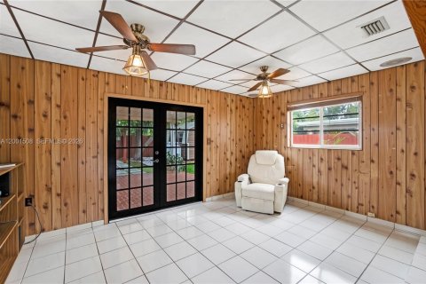 House in Miami, Florida 3 bedrooms, 150.32 sq.m. № 2066272 - photo 13