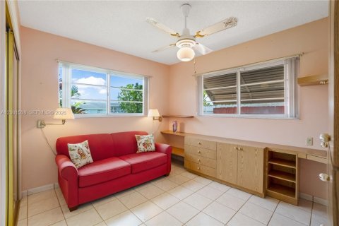 House in Miami, Florida 3 bedrooms, 150.32 sq.m. № 2066272 - photo 23