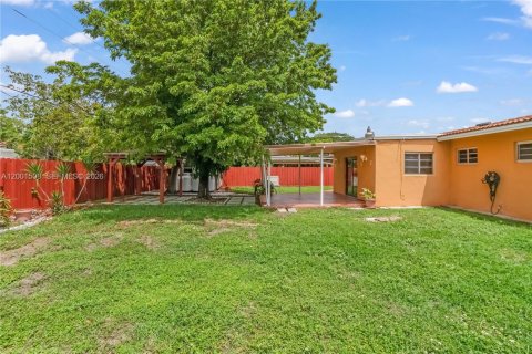 House in Miami, Florida 3 bedrooms, 150.32 sq.m. № 2066272 - photo 7