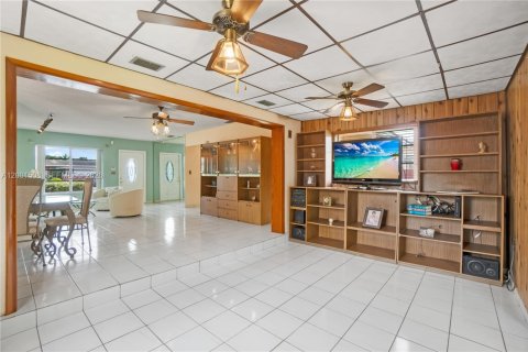 House in Miami, Florida 3 bedrooms, 150.32 sq.m. № 2066272 - photo 4