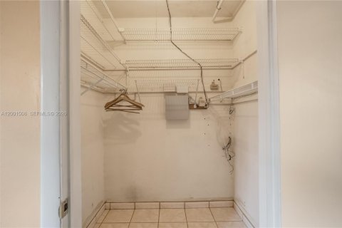 House in Miami, Florida 3 bedrooms, 150.32 sq.m. № 2066272 - photo 22