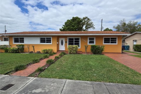 House in Miami, Florida 3 bedrooms, 150.32 sq.m. № 2066272