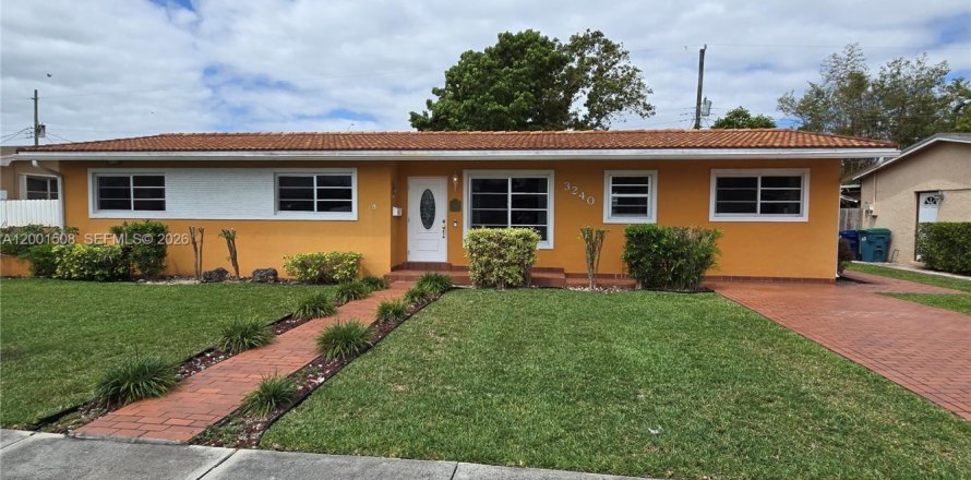 House in Miami, Florida 3 bedrooms, 150.32 sq.m. № 2066272