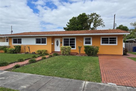 House in Miami, Florida 3 bedrooms, 150.32 sq.m. № 2066272 - photo 10