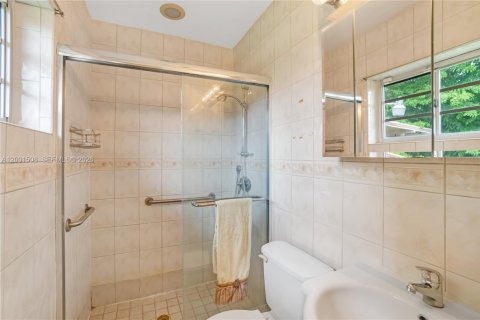 House in Miami, Florida 3 bedrooms, 150.32 sq.m. № 2066272 - photo 21