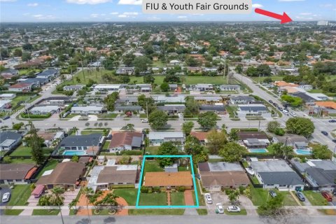 House in Miami, Florida 3 bedrooms, 150.32 sq.m. № 2066272 - photo 8