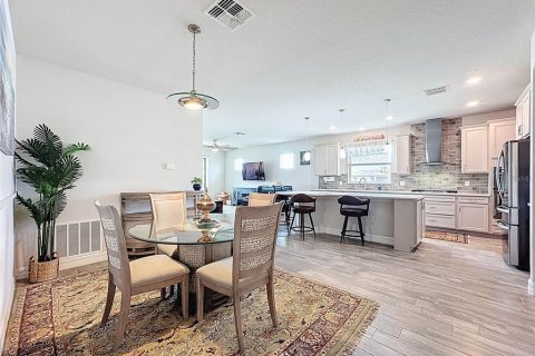 House in Land O' Lakes, Florida 2 bedrooms, 184.13 sq.m. № 1797229 - photo 10