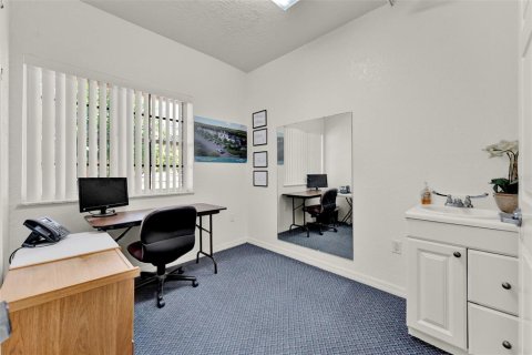 Immobilier commercial à louer à Lake Mary, Floride: 113.15 m2 № 1804900 - photo 9