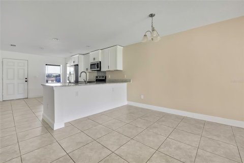 Appartement à louer à Spring Hill, Floride: 3 chambres, 239.32 m2 № 2429410 - photo 8