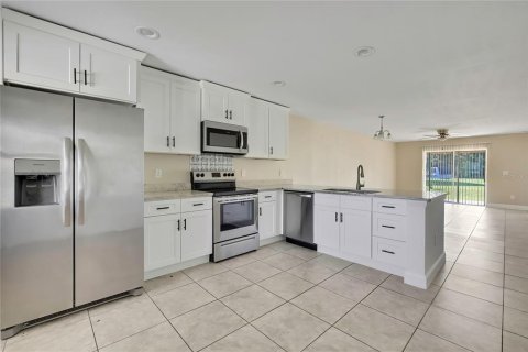 Appartement à louer à Spring Hill, Floride: 3 chambres, 239.32 m2 № 2429410 - photo 2