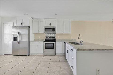 Appartement à louer à Spring Hill, Floride: 3 chambres, 239.32 m2 № 2429410 - photo 3