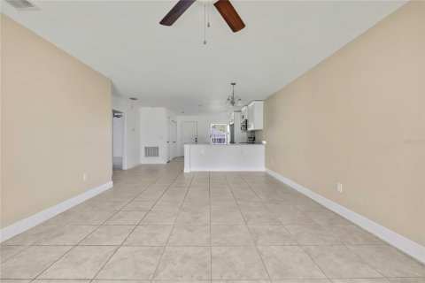 Appartement à louer à Spring Hill, Floride: 3 chambres, 239.32 m2 № 2429410 - photo 12