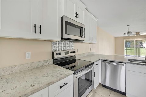 Appartement à louer à Spring Hill, Floride: 3 chambres, 239.32 m2 № 2429410 - photo 6