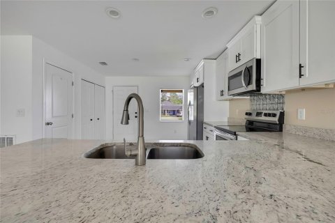 Appartement à louer à Spring Hill, Floride: 3 chambres, 239.32 m2 № 2429410 - photo 5