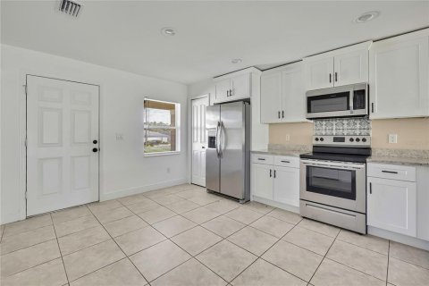 Appartement à louer à Spring Hill, Floride: 3 chambres, 239.32 m2 № 2429410 - photo 4