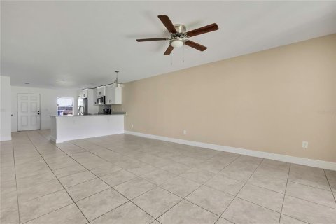 Appartement à louer à Spring Hill, Floride: 3 chambres, 239.32 m2 № 2429410 - photo 11