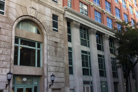 Condominio en Miami, Florida, 1 dormitorio  № 2021992